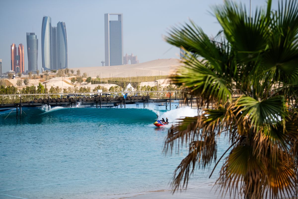 HUDAYRIYAT ISLAND, ABU DHABI, UNITED ARAB EMIRATES - FEBRUARY 13: Lineup during a practice session prior to the commencement of the Opening Round at the Surf Abu Dhabi Pro on February 13, 2025 at Hudayriyat Island, Abu Dhabi, United Arab Emirates. 