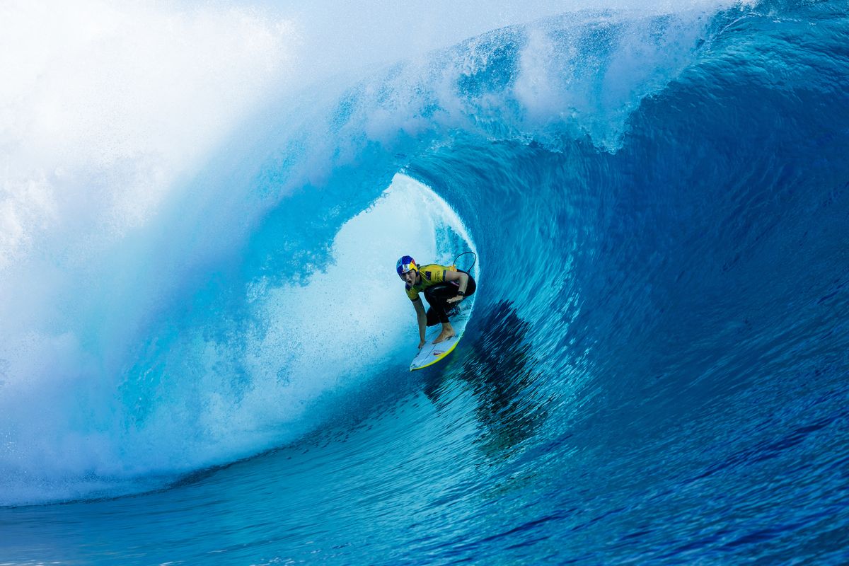 TEAHUPOʻO, TAHITI, FRENCH POLYNESIA - AUGUST 13: Molly Picklum of Australia surfs in the Final at the Lexus Tahiti Pro on August 13, 2025 at Teahupoʻo, Tahiti, French Polynesia. TEAHUPOʻO, TAHITI, FRENCH POLYNESIA - AUGUST 13: Molly Picklum of Australia surfs in the Final at the Lexus Tahiti Pro on August 13, 2025 at Teahupoʻo, Tahiti, French Polynesia.