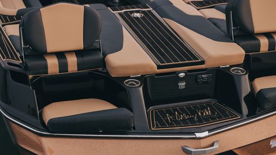 MasterCraft + World Champion Wakesurfer Ashley Kidd = WakeSurfing at Its Finest (Lifestyle)