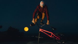 Flatland BMX under the moonlight (BMX/MTB)