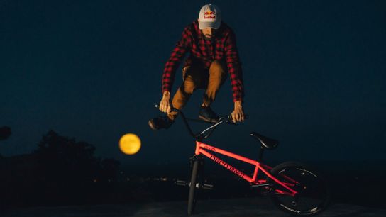 Flatland BMX under the moonlight (BMX/MTB)